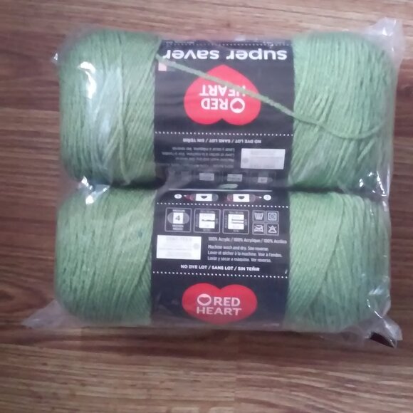 Yarn Red Heart 2 Skeins Tea Leaf - Picture 1 of 1